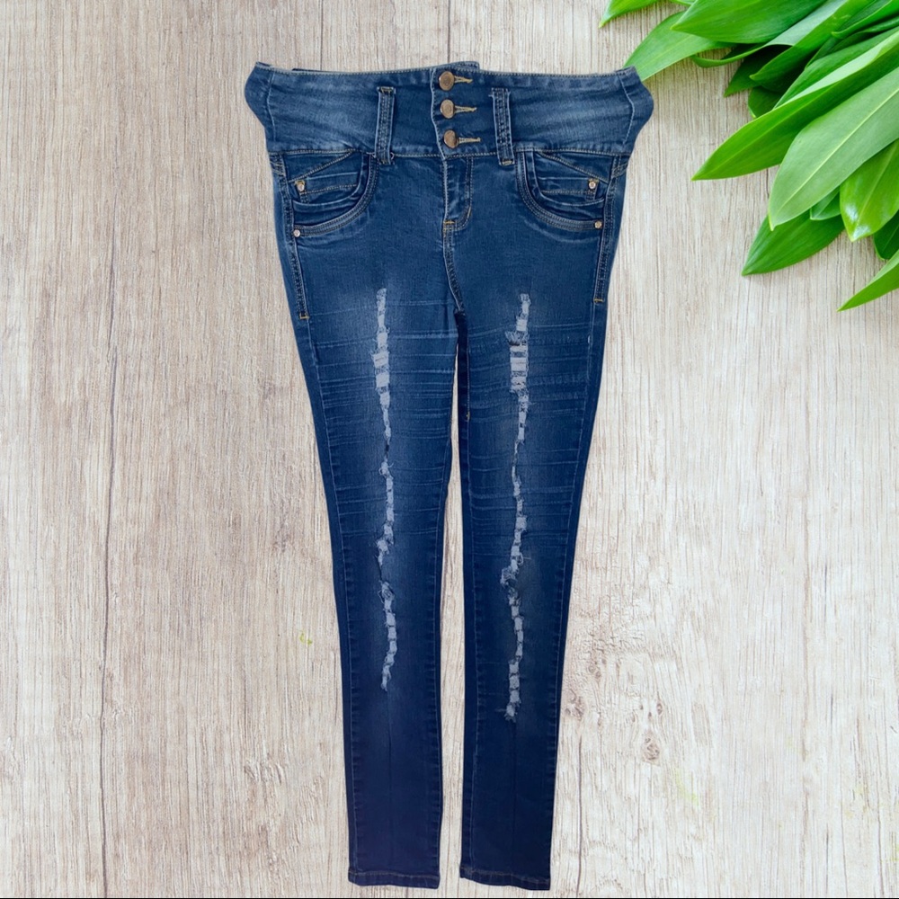 Distressed skinny jeans